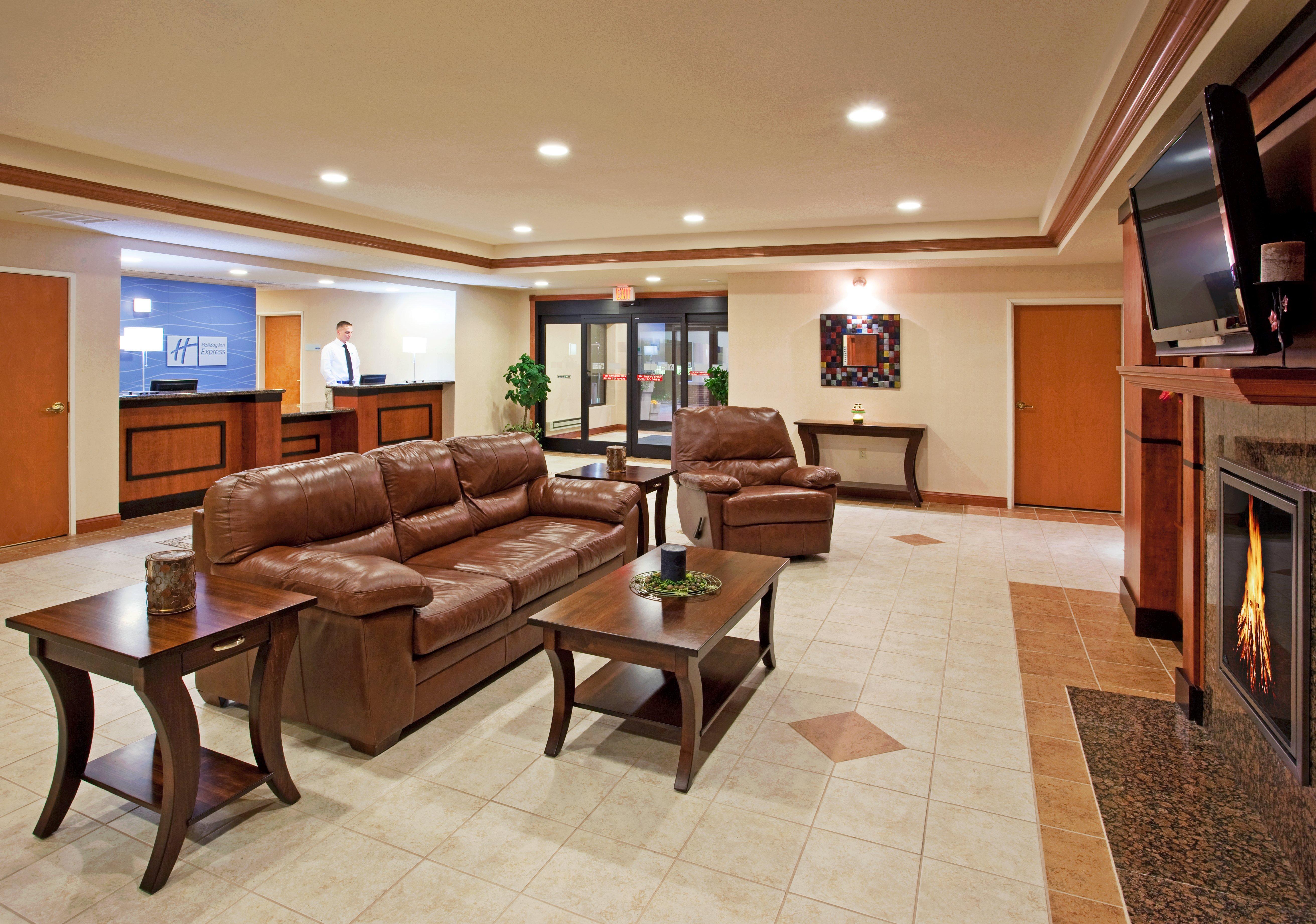 Holiday Inn Express Hotel & Suites East Lansing By Ihg Exterior photo