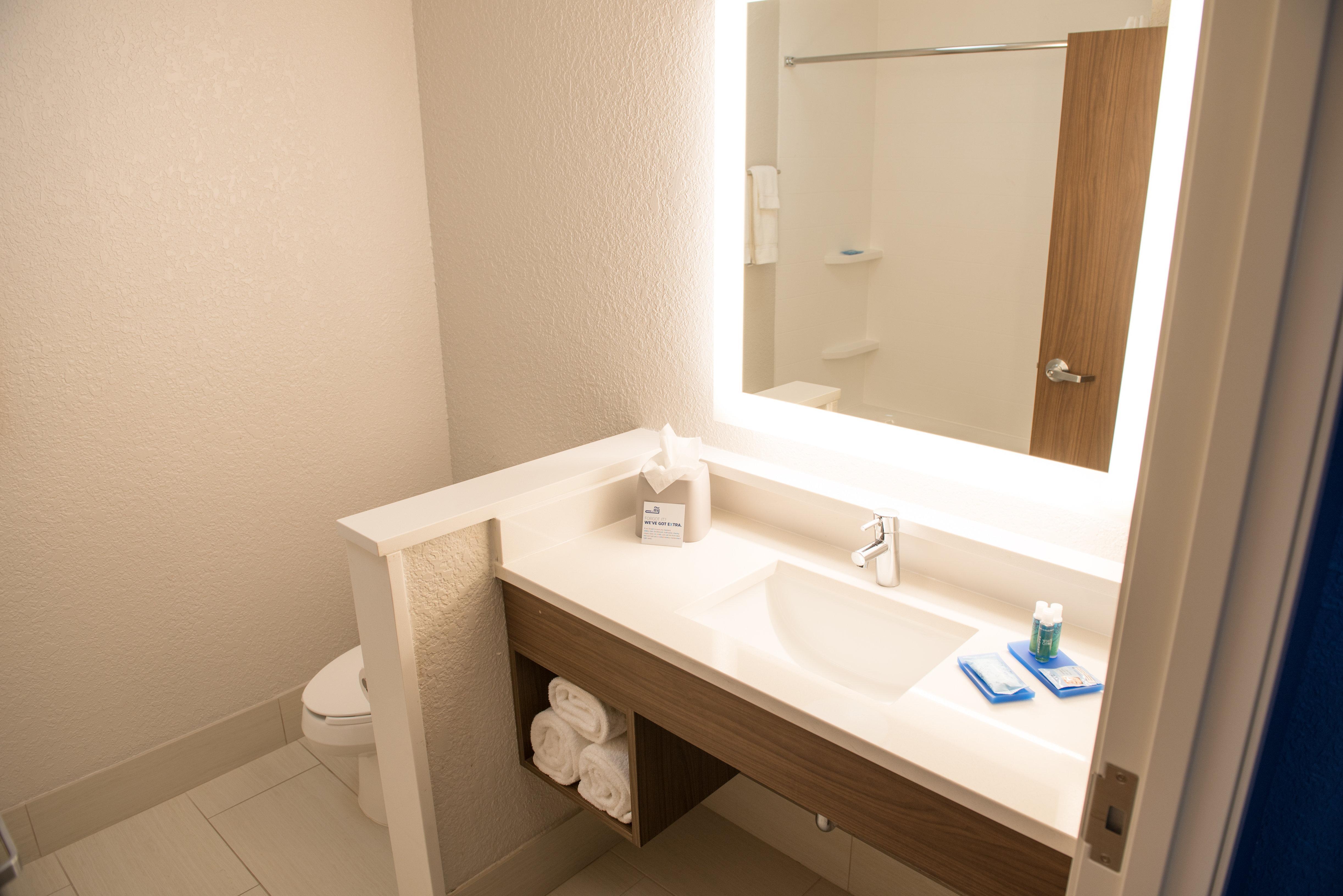 Holiday Inn Express Hotel & Suites East Lansing By Ihg Exterior photo
