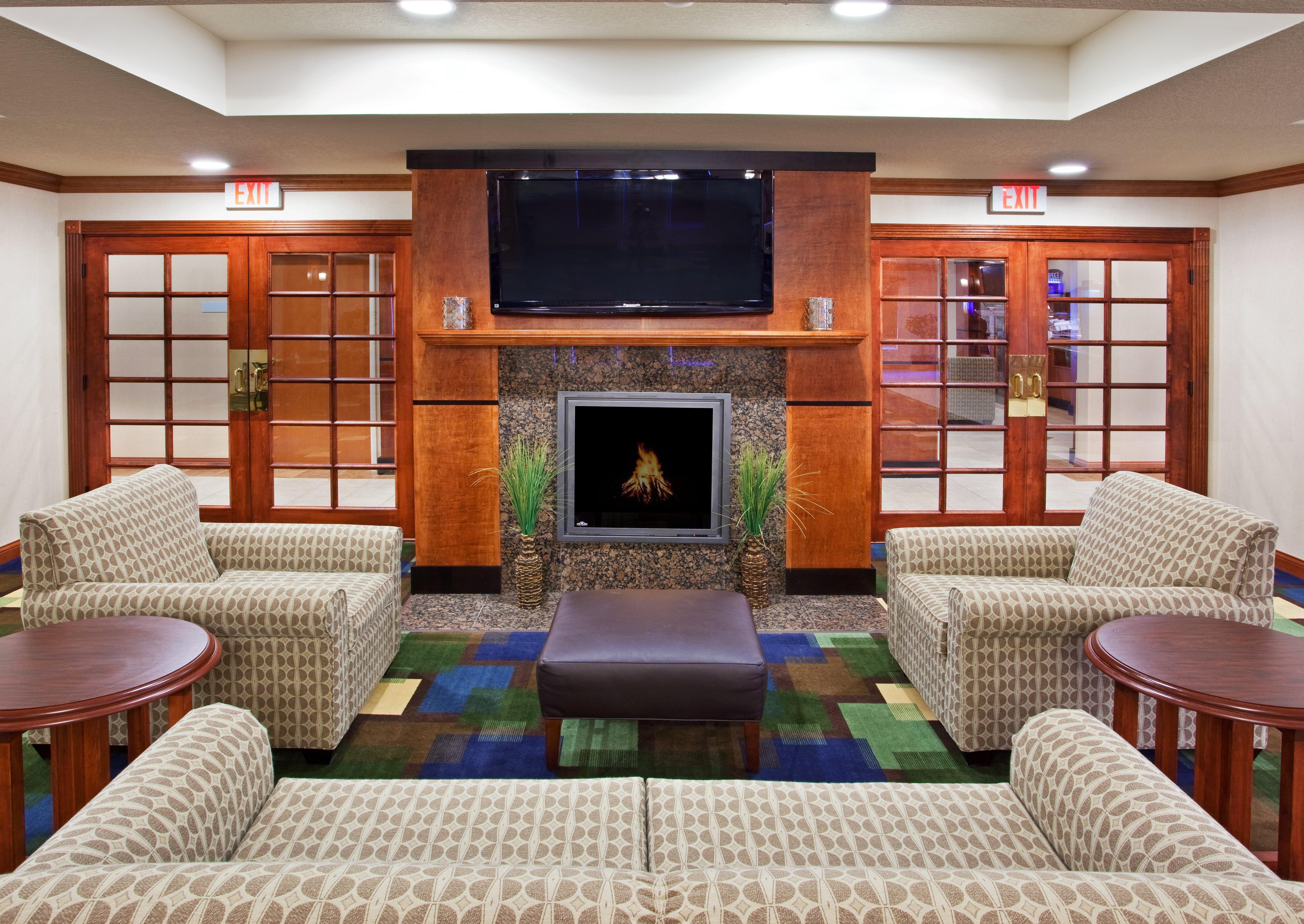 Holiday Inn Express Hotel & Suites East Lansing By Ihg Exterior photo